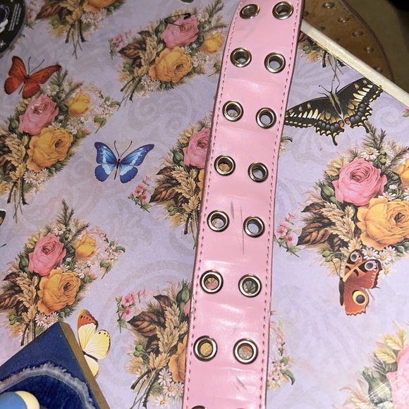 BUBBLEGUM PINK GENUINE LEATHER ITALIAN STYLE GROMMET BELT - Picture 4 of 5